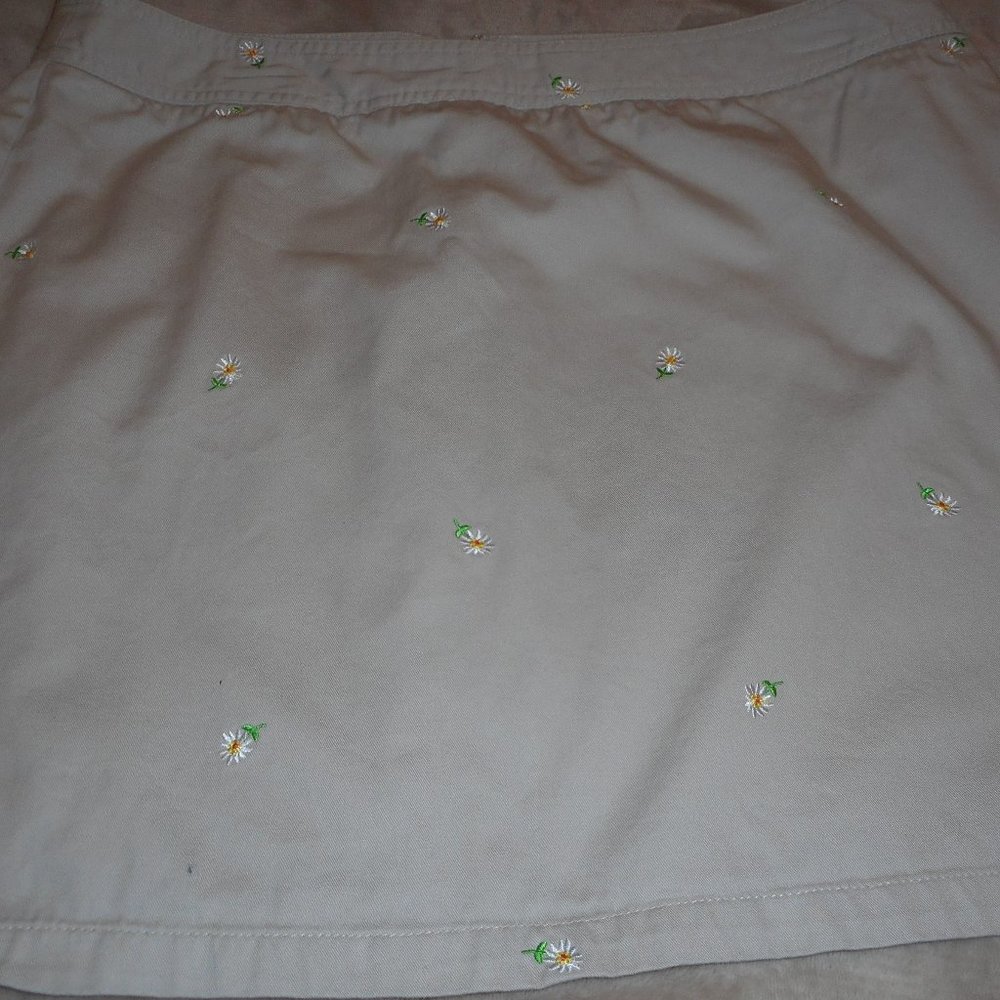 Tan Embroider Daisy Skirt by STO